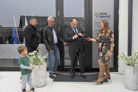 Otvoritev prenovljenih prostorov obcinske uprave Obcina Mirna Pec (6)
